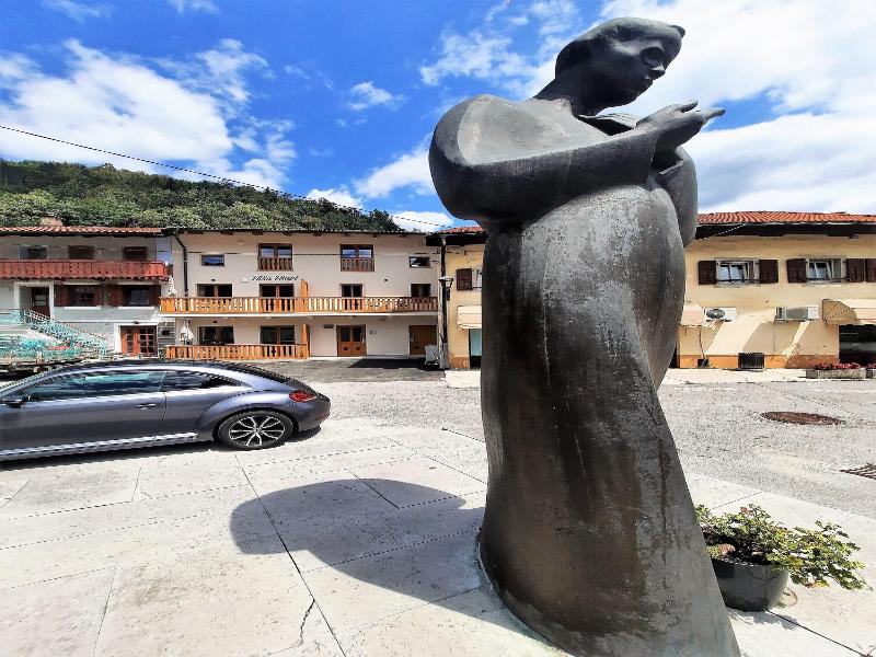 Apartments Hlapi image