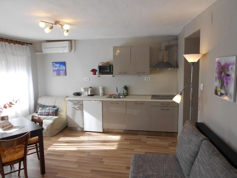 Apartments Hlapi image