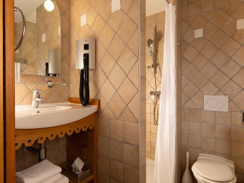 Auberge Du Manoir image