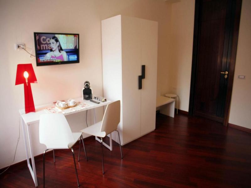 Clorinda's Rooms image