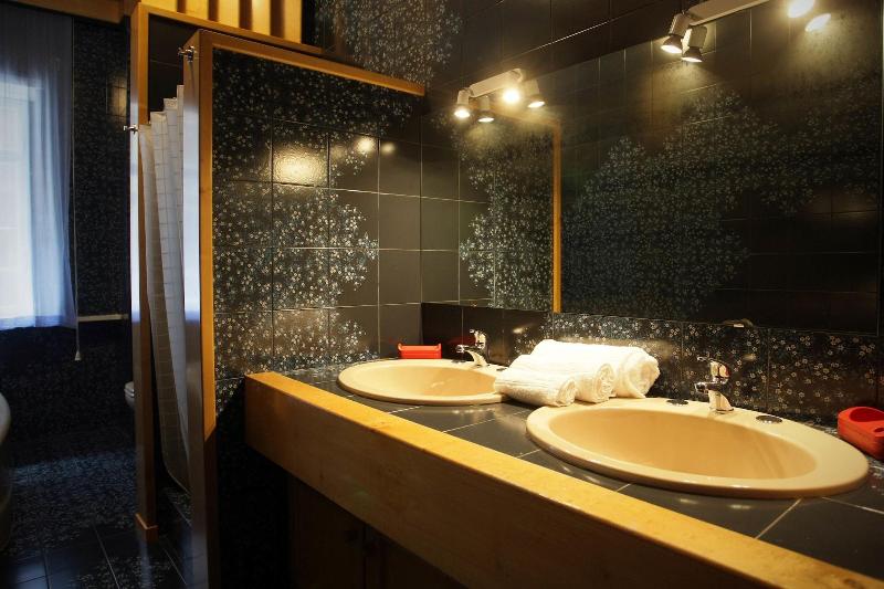Clorinda's Rooms image