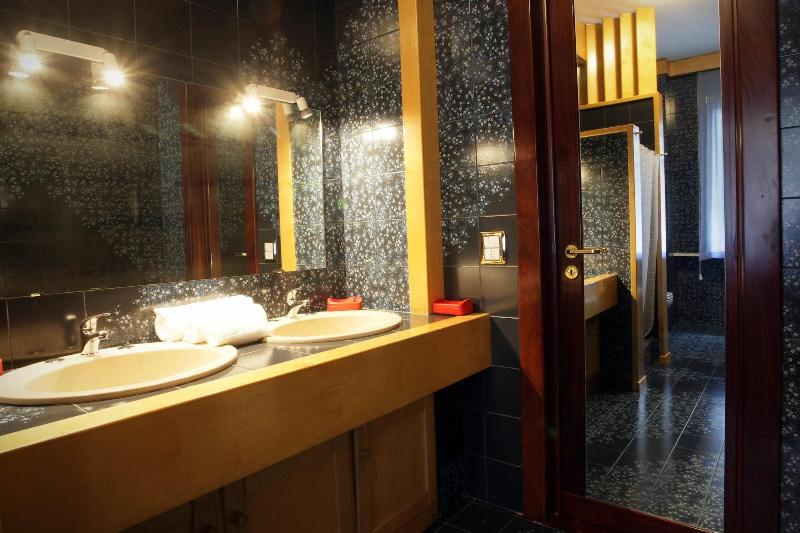Clorinda's Rooms image