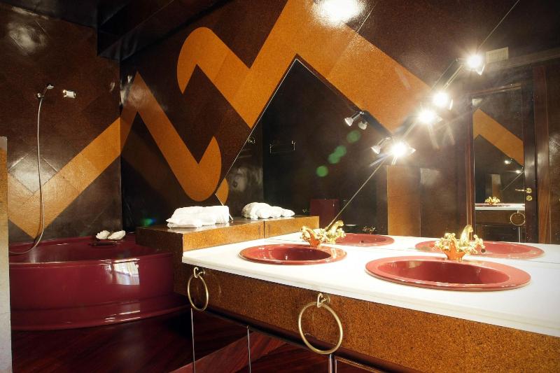 Clorinda's Rooms image