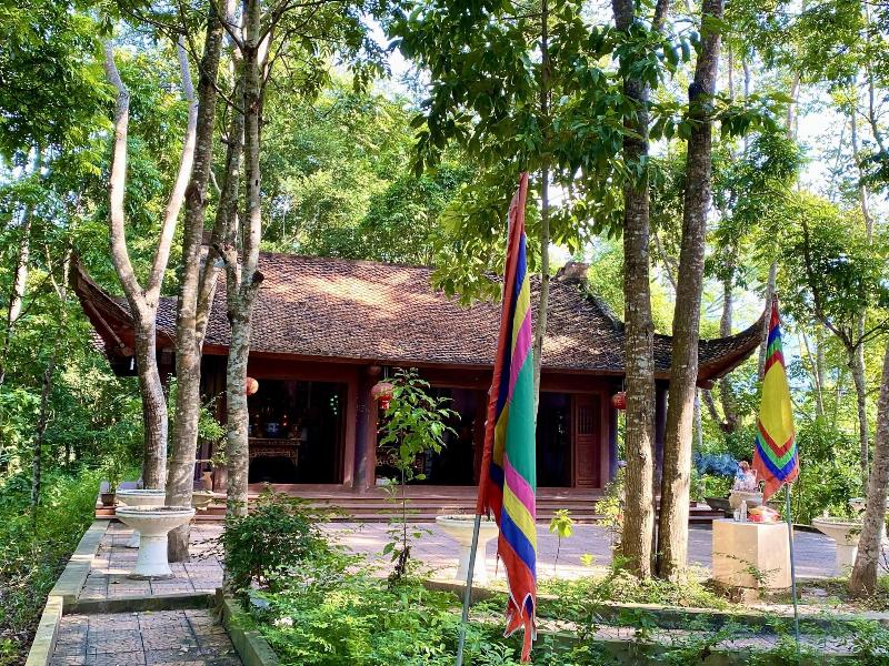Ba Be Lakeside Bungalow image