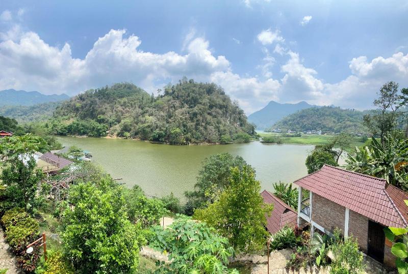 Ba Be Lakeside Bungalow image