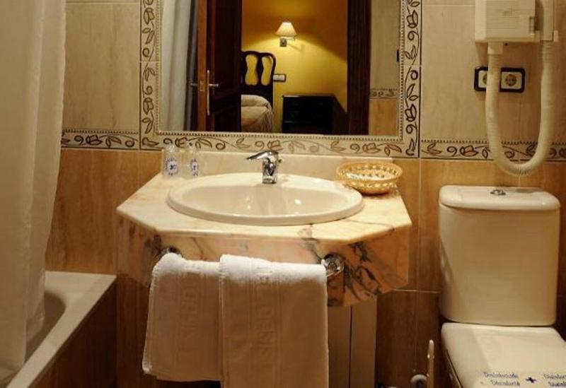 Hotel El Oasis image