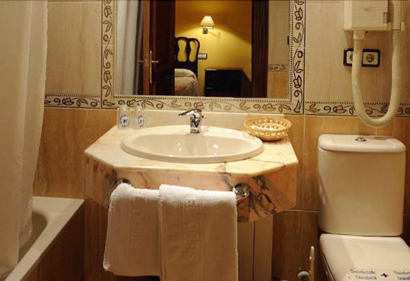 Hotel El Oasis image