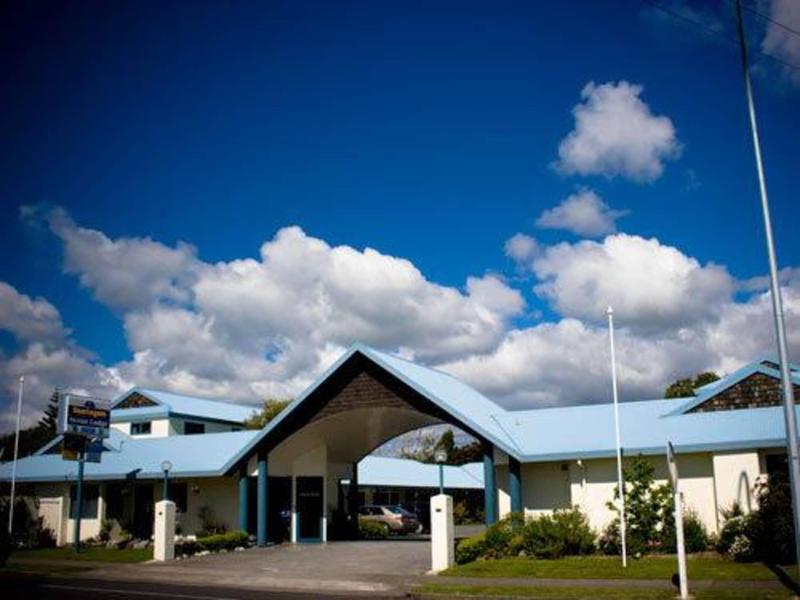 Bassingers Motor Lodge image