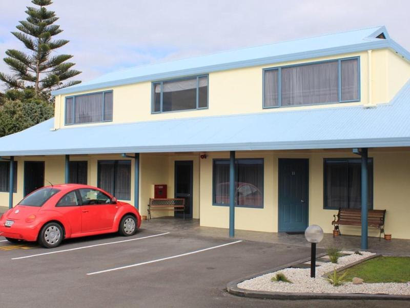 Bassingers Motor Lodge image