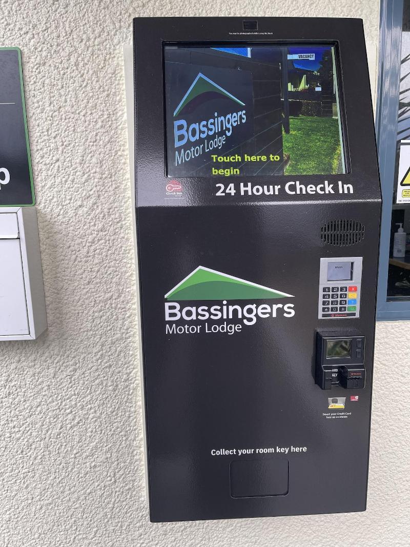 Bassingers Motor Lodge image