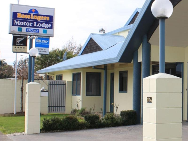 Bassingers Motor Lodge image