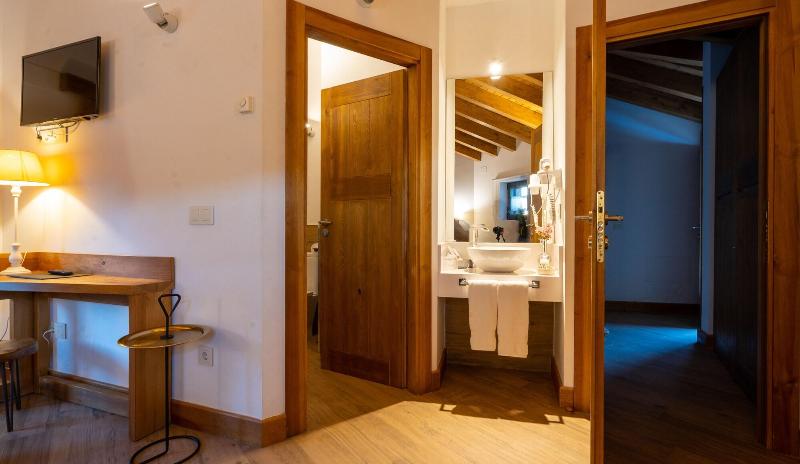 Hotel Gredos María Justina image