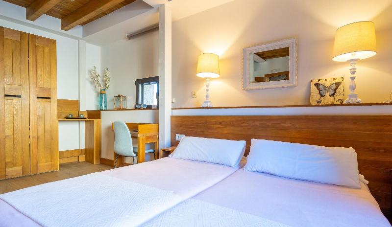 Hotel Gredos María Justina image
