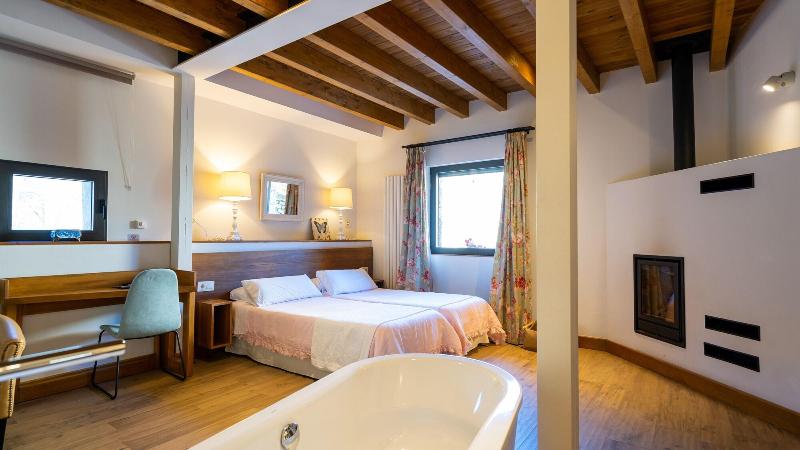 Hotel Gredos María Justina image