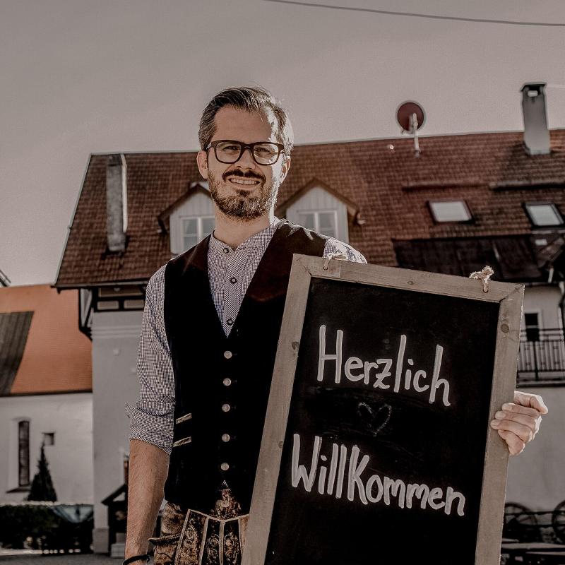 Hotel Historischer Dorfgasthof Hirsch image
