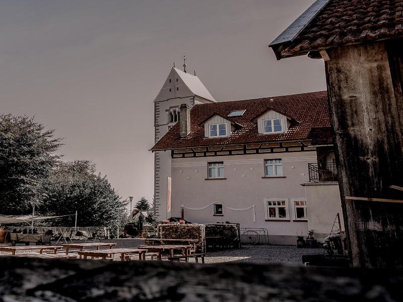 Hotel Historischer Dorfgasthof Hirsch image