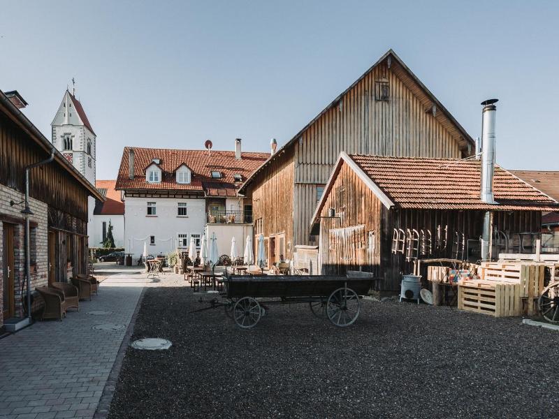 Hotel Historischer Dorfgasthof Hirsch image