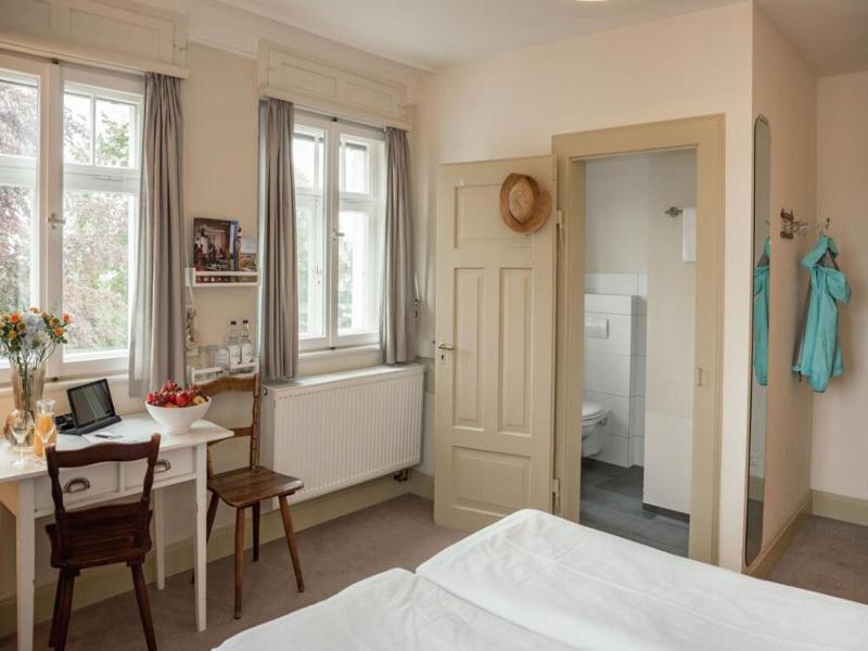 Hotel Historischer Dorfgasthof Hirsch image