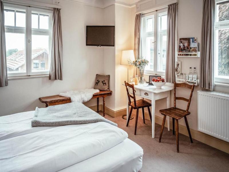 Hotel Historischer Dorfgasthof Hirsch image