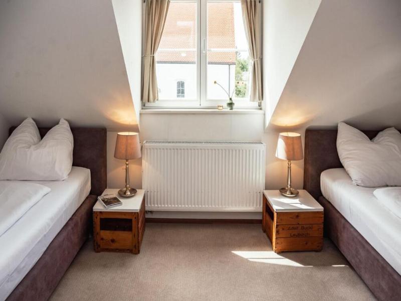 Hotel Historischer Dorfgasthof Hirsch image