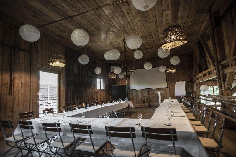 Hotel Historischer Dorfgasthof Hirsch image