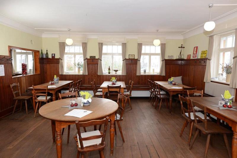 Hotel Historischer Dorfgasthof Hirsch image