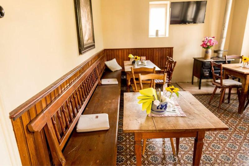 Hotel Historischer Dorfgasthof Hirsch image