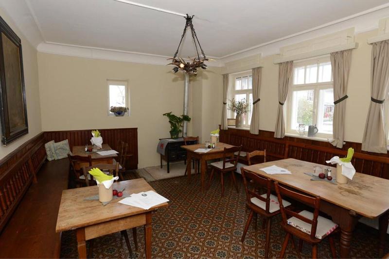 Hotel Historischer Dorfgasthof Hirsch image