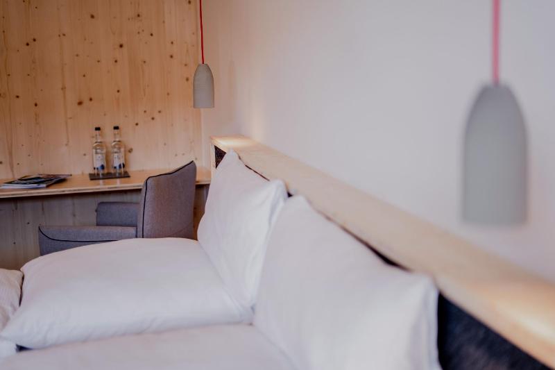 Hotel Historischer Dorfgasthof Hirsch image