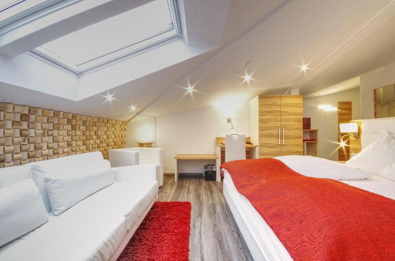 Hotel Jakob image