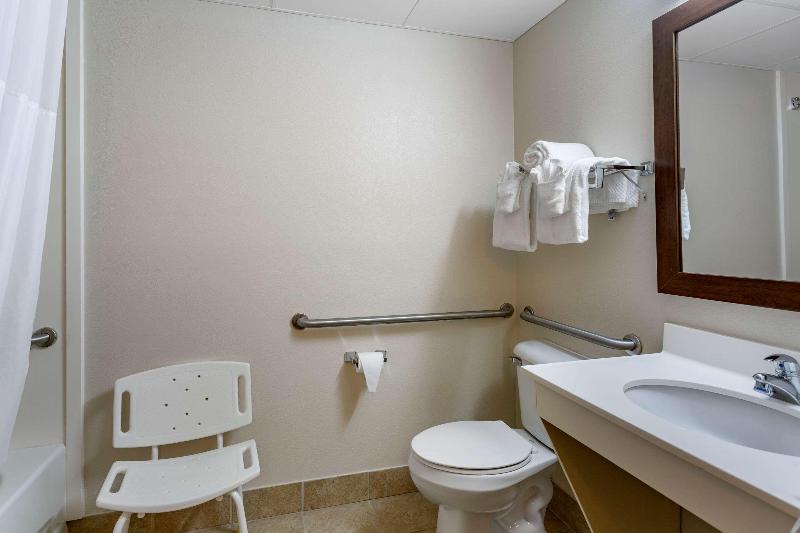 Quality Inn image 7