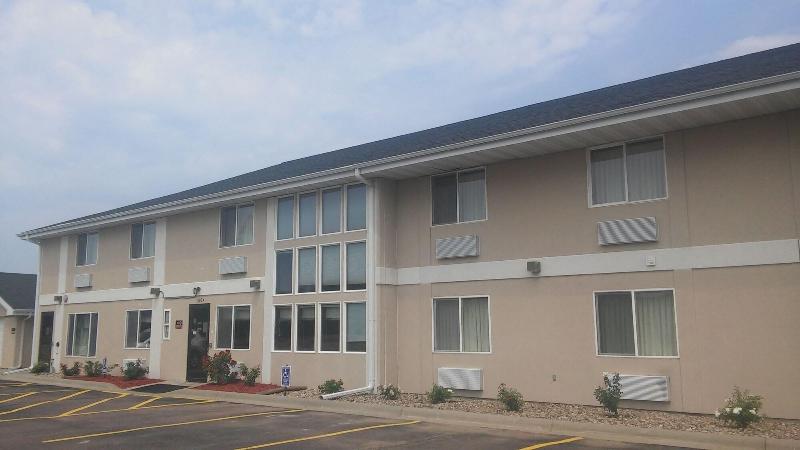 Bilmar Inn & Suites Dell Rapids Near Sioux Falls image
