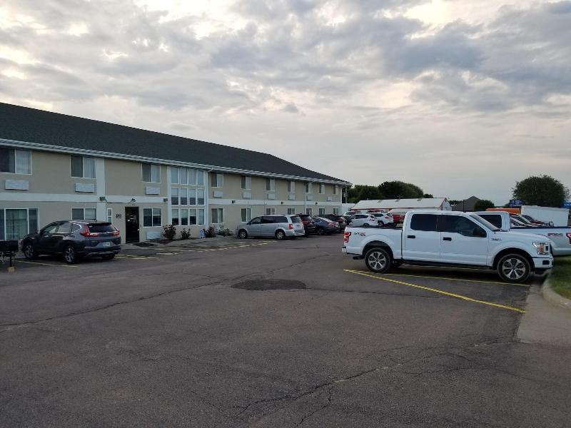 Bilmar Inn & Suites Dell Rapids Near Sioux Falls image