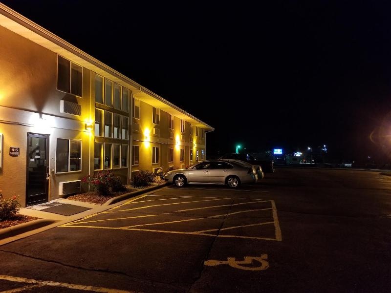 Bilmar Inn & Suites Dell Rapids Near Sioux Falls image