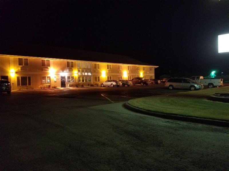 Bilmar Inn & Suites Dell Rapids Near Sioux Falls image