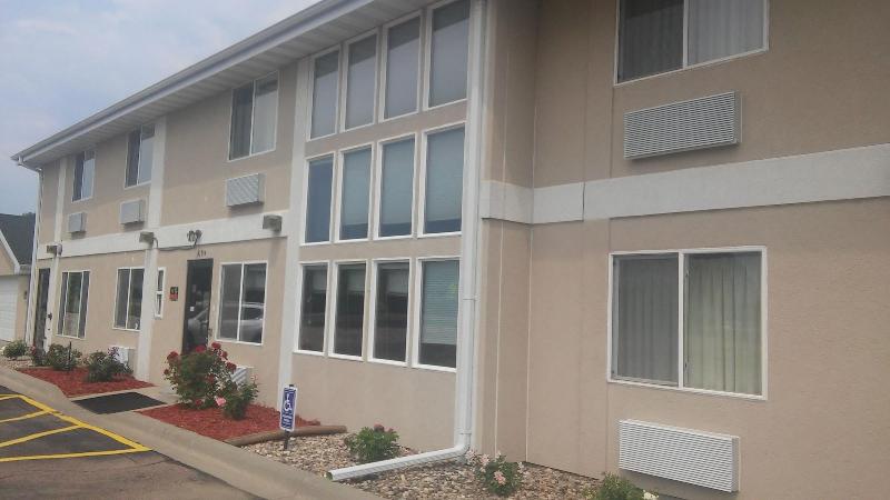Bilmar Inn & Suites Dell Rapids Near Sioux Falls image