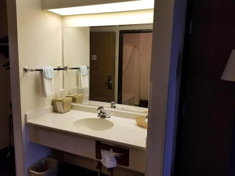 Bilmar Inn & Suites Dell Rapids Near Sioux Falls image
