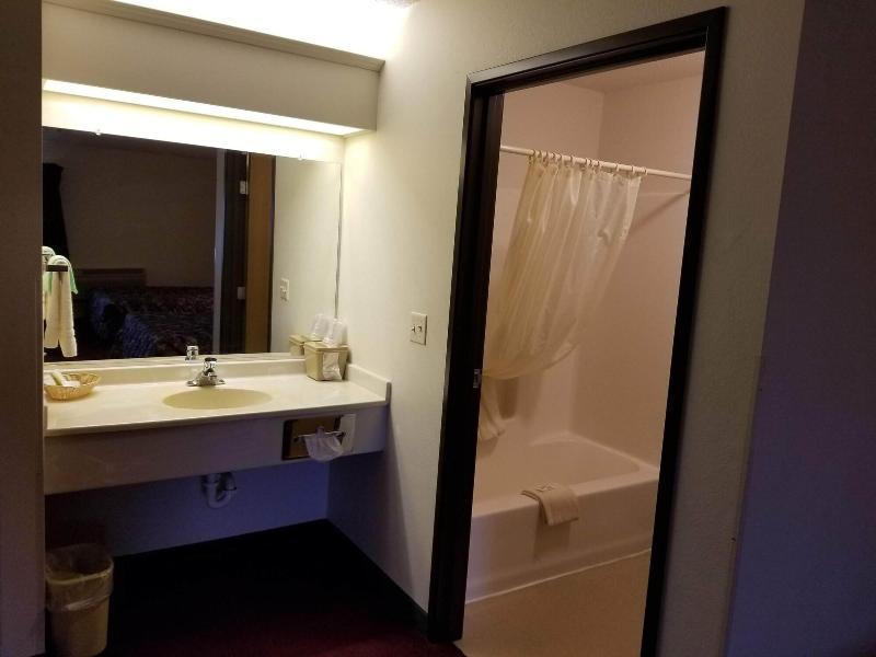 Bilmar Inn & Suites Dell Rapids Near Sioux Falls image