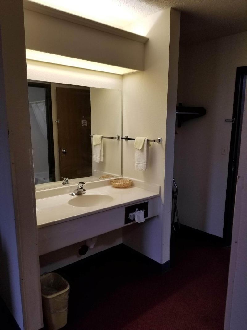 Bilmar Inn & Suites Dell Rapids Near Sioux Falls image