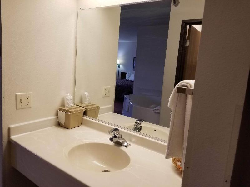 Bilmar Inn & Suites Dell Rapids Near Sioux Falls image