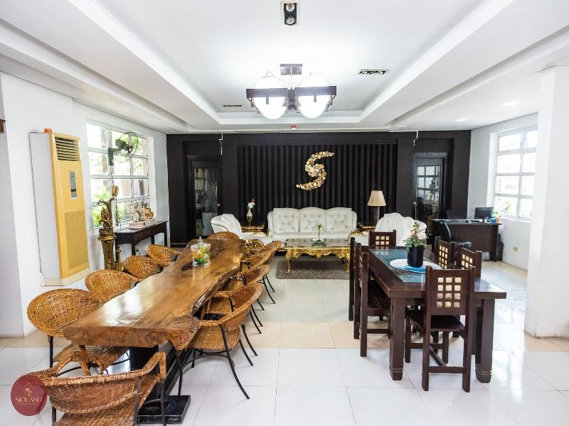 Quezon Premier Hotel Candelaria image