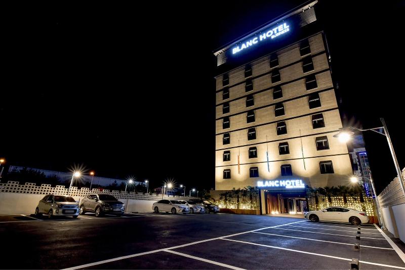 Blanc Business Hotel image
