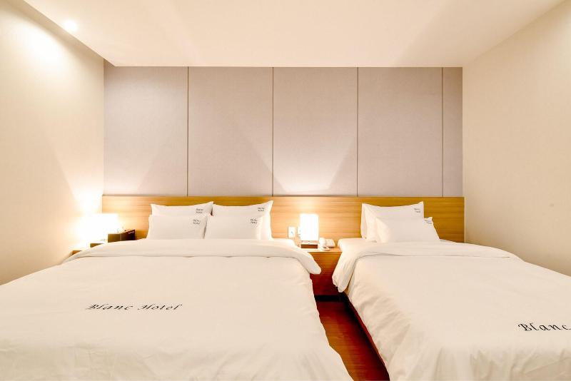 Blanc Business Hotel image
