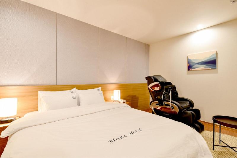 Blanc Business Hotel image