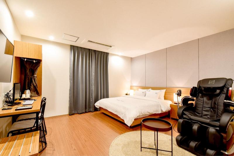 Blanc Business Hotel image