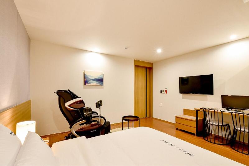 Blanc Business Hotel image