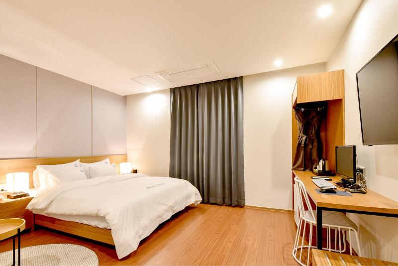 Blanc Business Hotel image