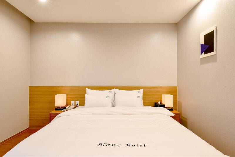 Blanc Business Hotel image