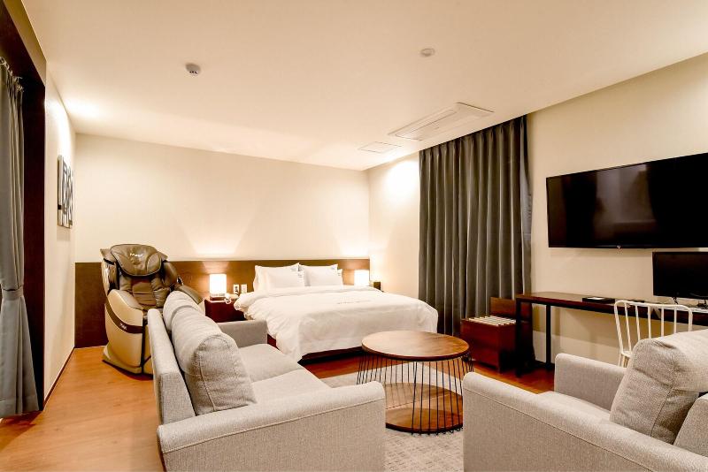 Blanc Business Hotel image