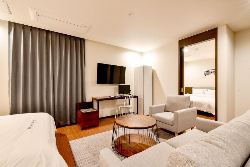 Blanc Business Hotel image